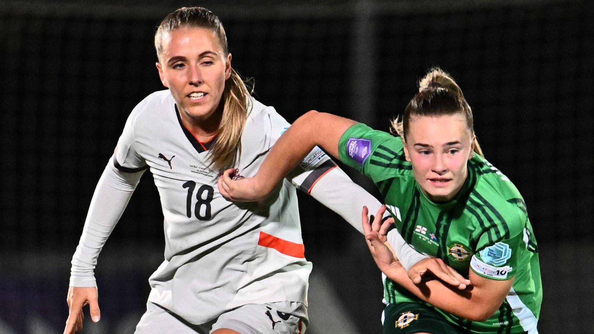 تعویق دیدار ایسلند و ایرلند شمالی به دلیل بارش برف سنگین